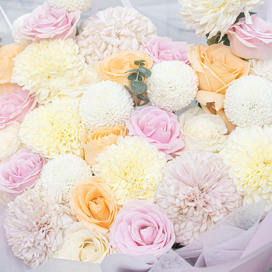 Beli Bunga Online Peachy Delight Hand Bouquet Mawar Segar