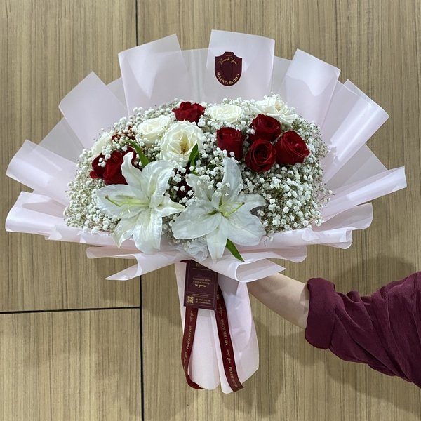 Love's Embrace - The Million Bloom® -