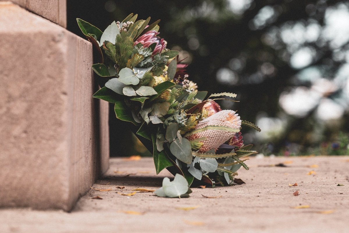 5 Bunga untuk Kuburan: Simbolis, Indah, dan Mengharukan - The Million Bloom®