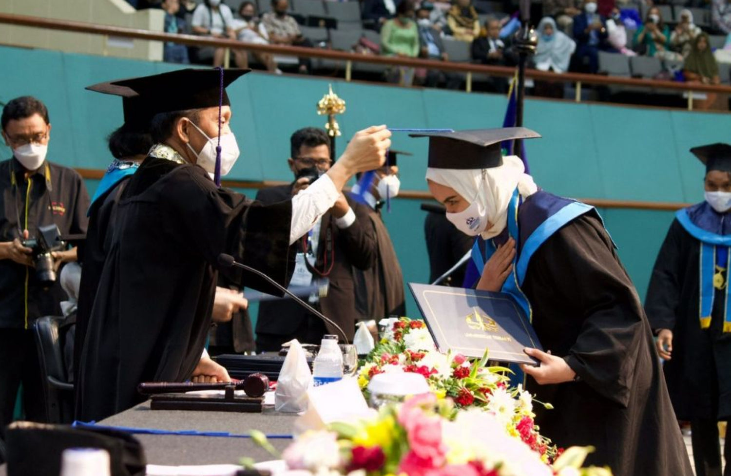 Bunga Wisuda Universitas Trisakti 