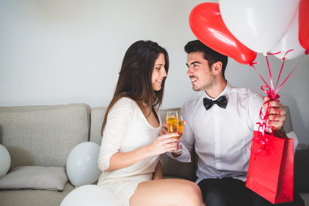 22 Ide Hadiah Anniversary Romantis, Bikin Pasangan Meleleh!